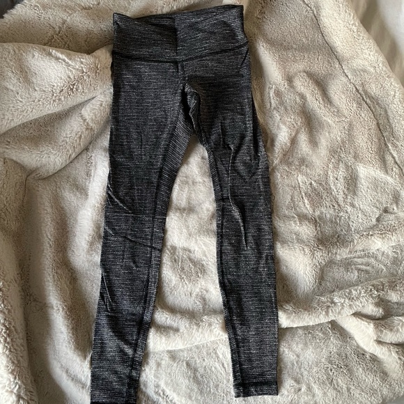 Grey lulu lemon leggings - Picture 3 of 3